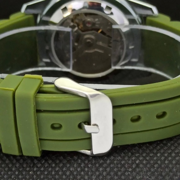 Vintage 1982 Seiko Automatic Men’s Silver/Green Dive Watch W/DayDate &Japan Mvmt - Picture 2 of 8